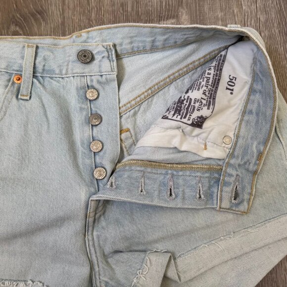 NWOT Levi's Premium 501 Original Fit High Rise Women's Shorts, BIG E, Light Wash - Picture 5 of 8